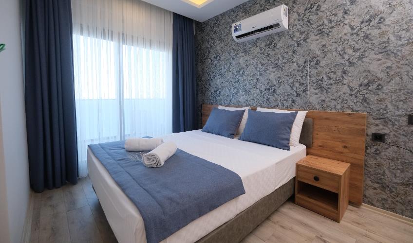 En fazla 4 yetişkin + 1 bebek (0-2 yaş).