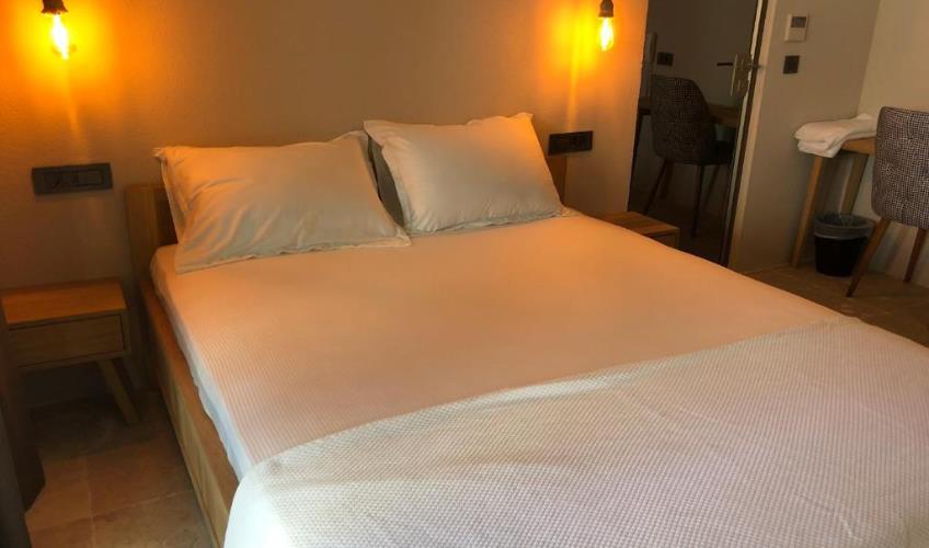 En fazla 2 yetişkin.