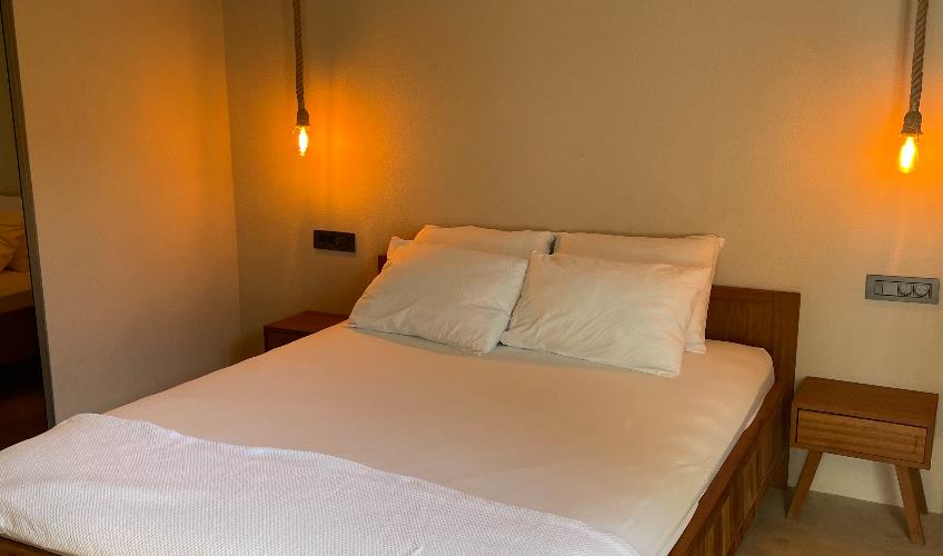 En fazla 2 yetişkin.