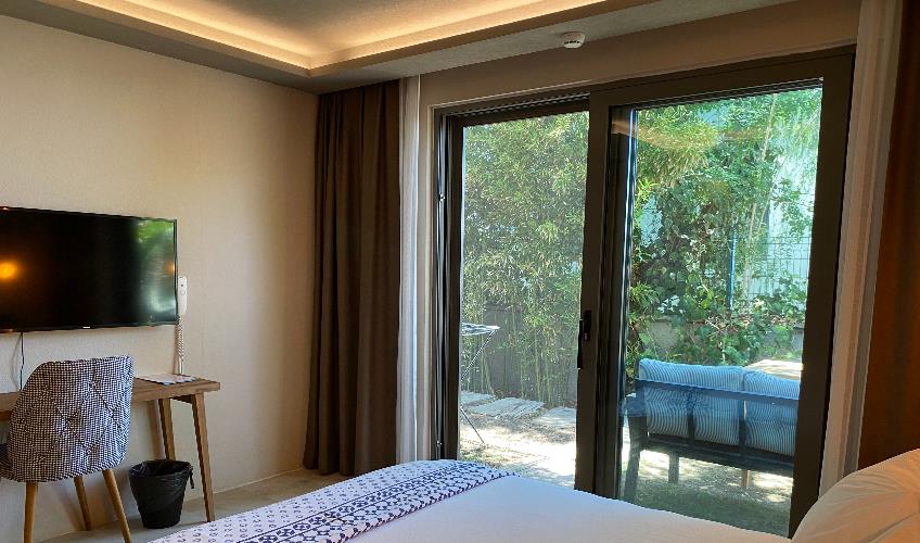 En fazla 2 yetişkin.