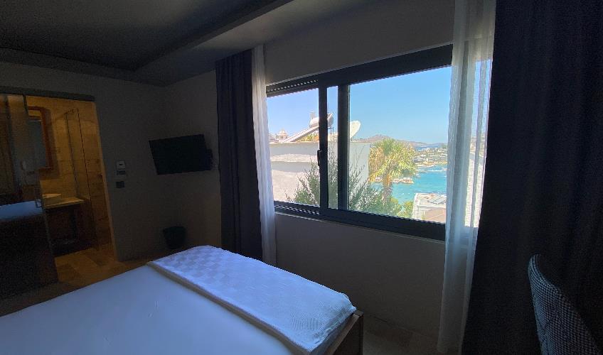 En fazla 2 yetişkin.