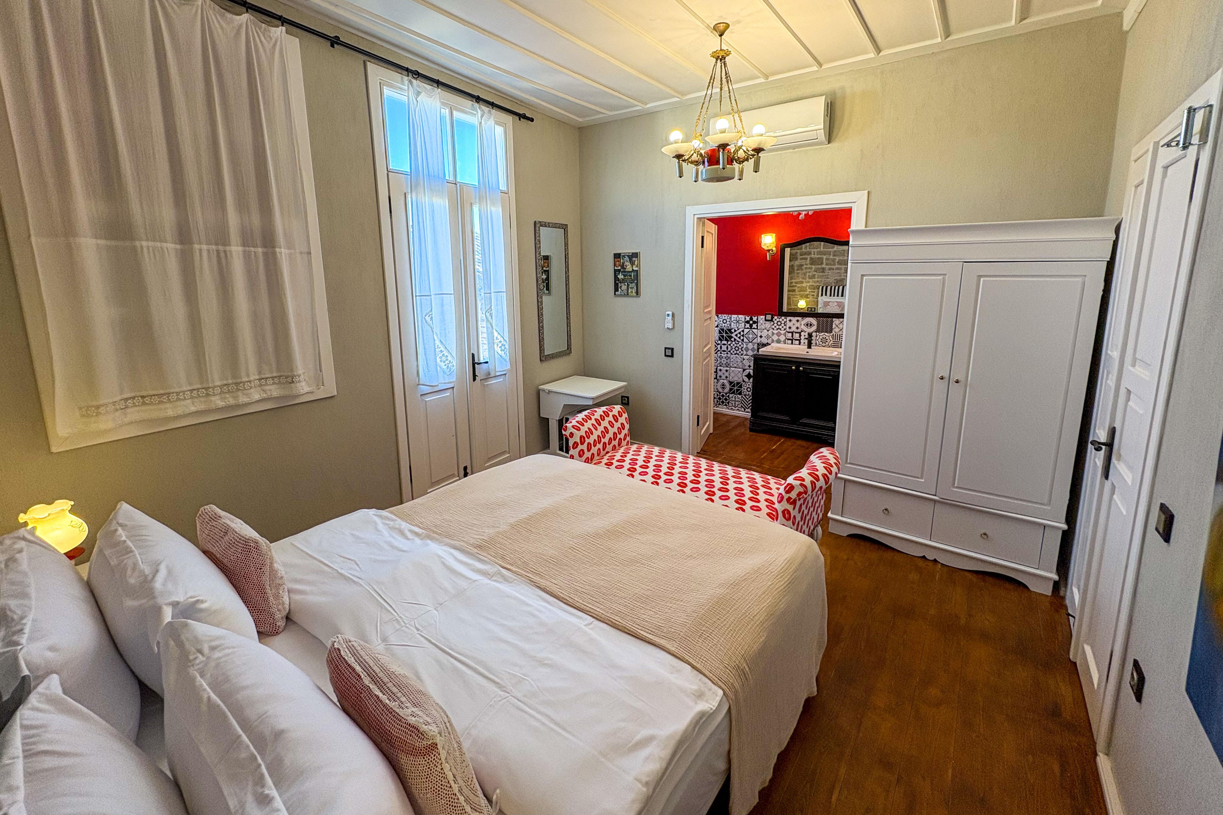 En fazla 2 yetişkin.