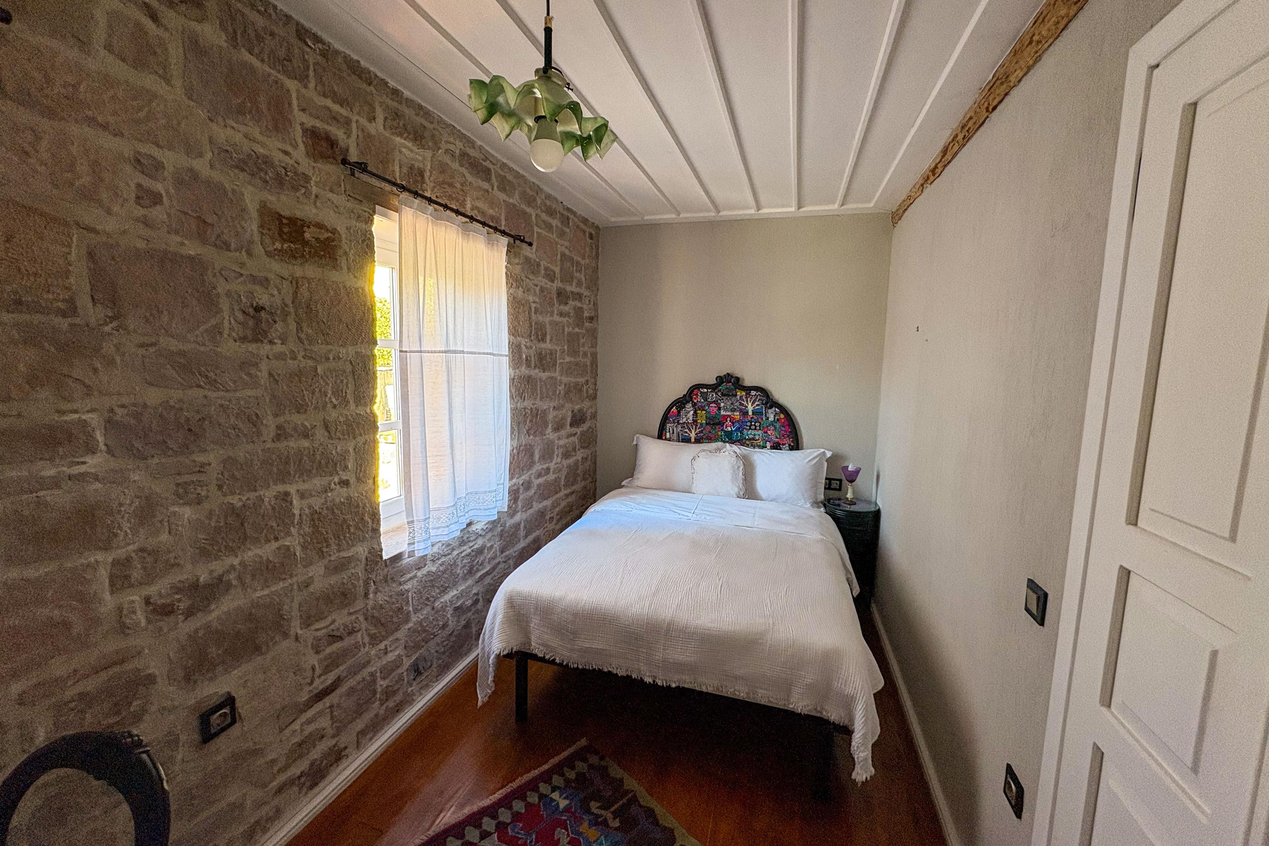 En fazla 2 yetişkin.