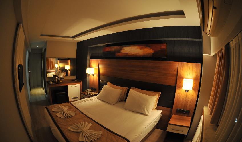 En fazla 1 yetişkin.