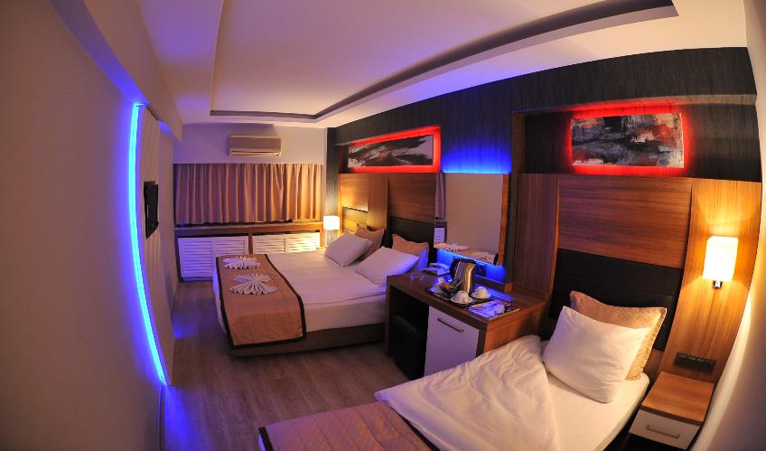 En fazla 3 yetişkin.