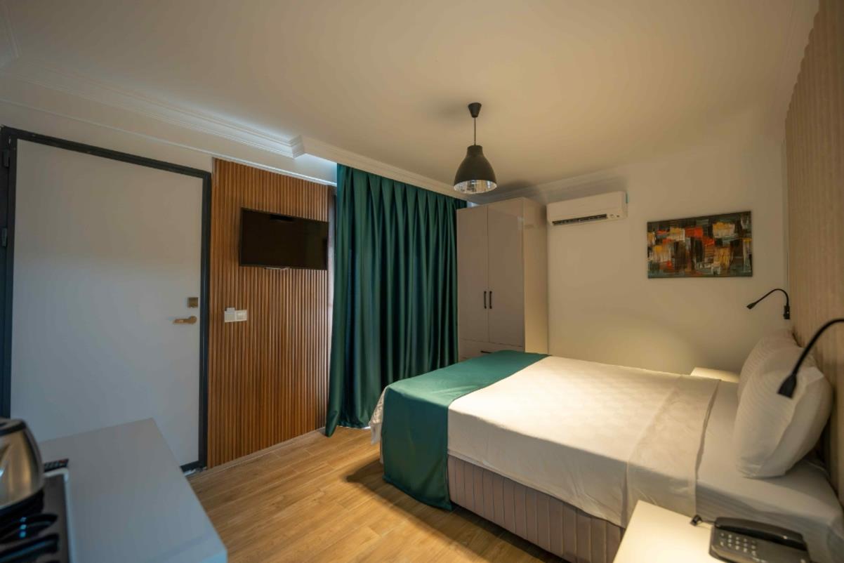 En fazla 2 yetişkin.