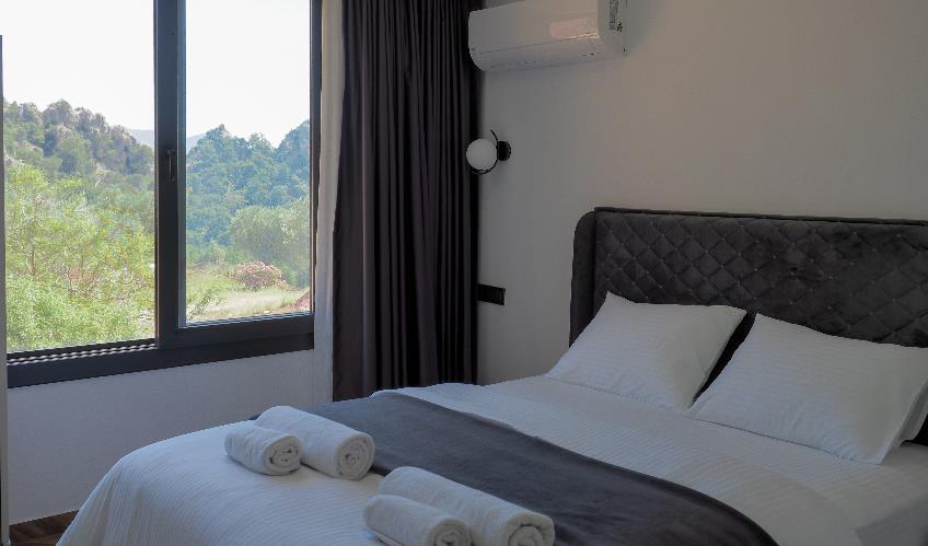 En fazla 2 yetişkin.