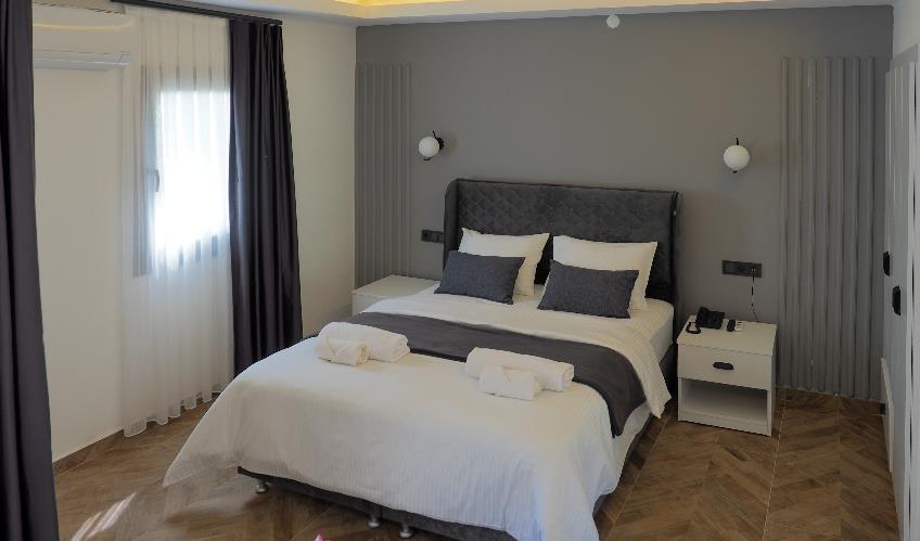 En fazla 3 yetişkin veya 2 yetişkin + 1 çocuk.