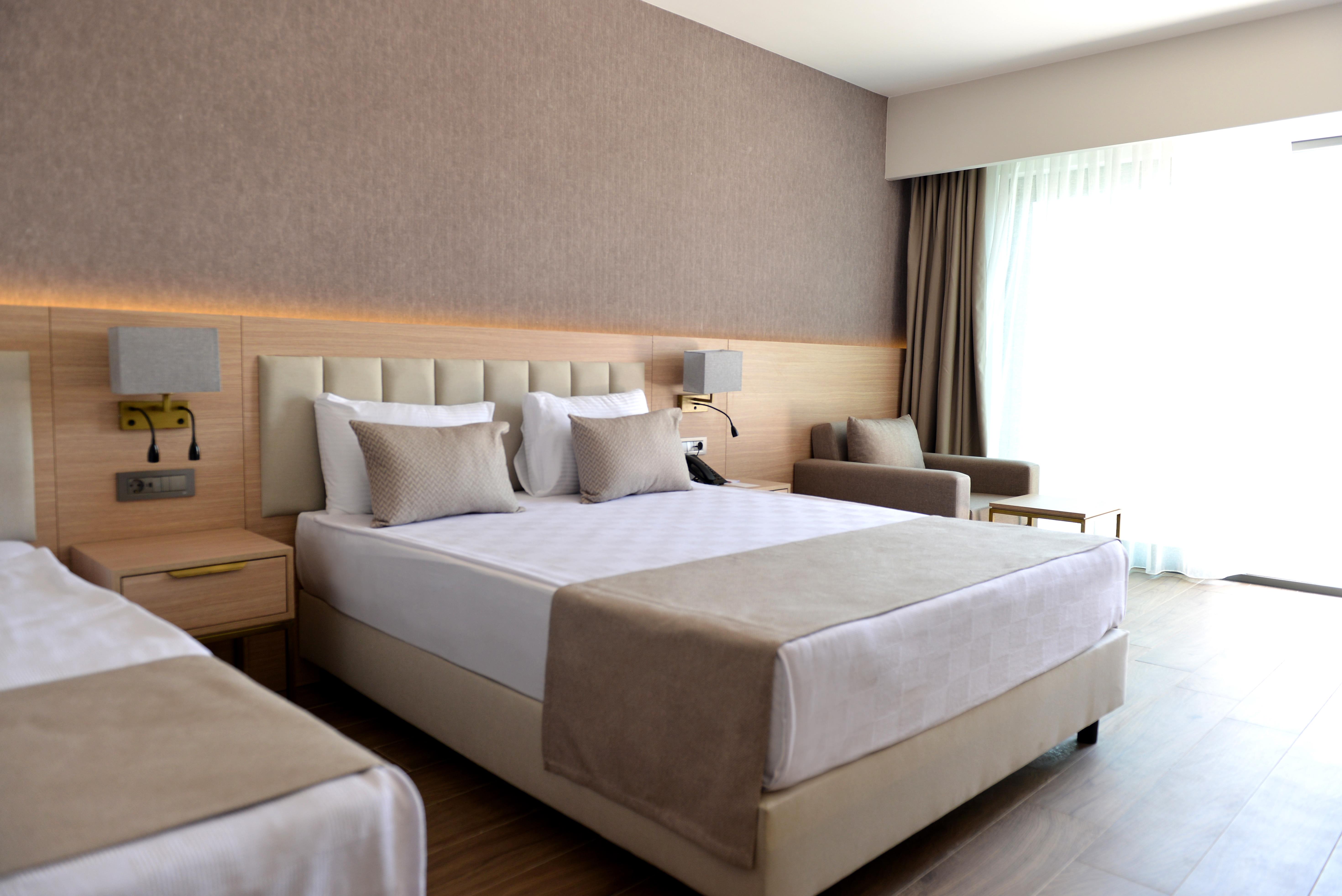 En fazla 3 yetişkin + 1 çocuk veya 2 yetişkin + 2 çocuk.