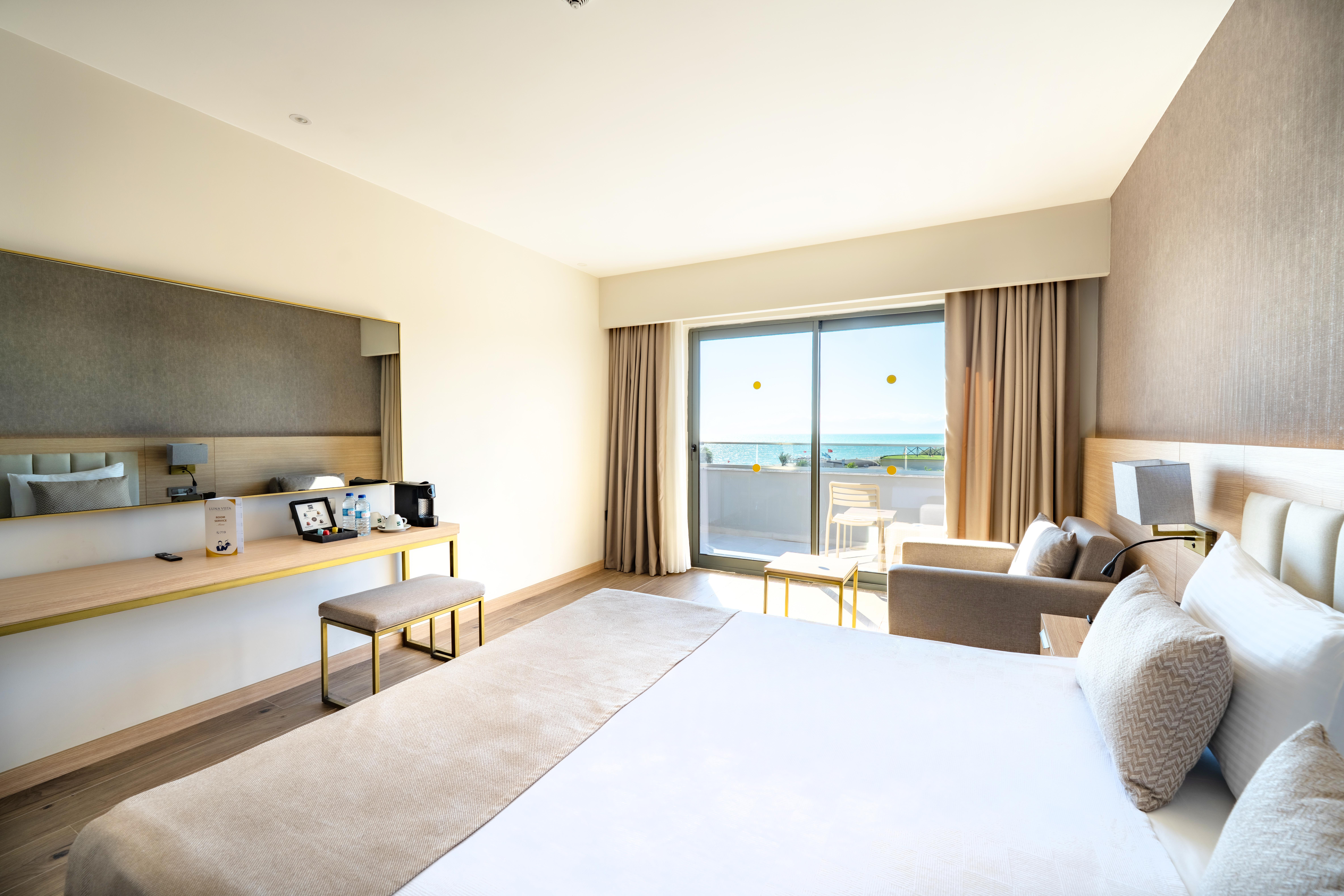 En fazla 3 yetişkin veya 2 yetişkin + 1 çocuk.