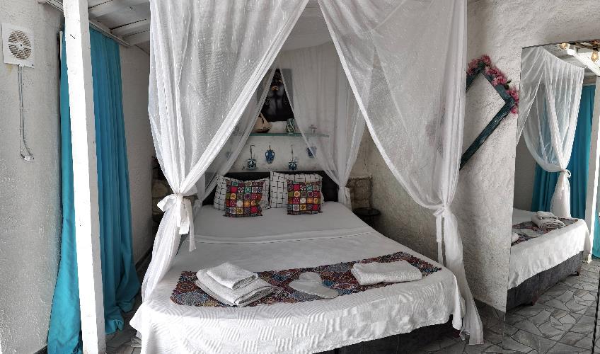 En fazla 2 yetişkin.