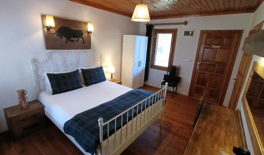 En fazla 4 yetişkin.