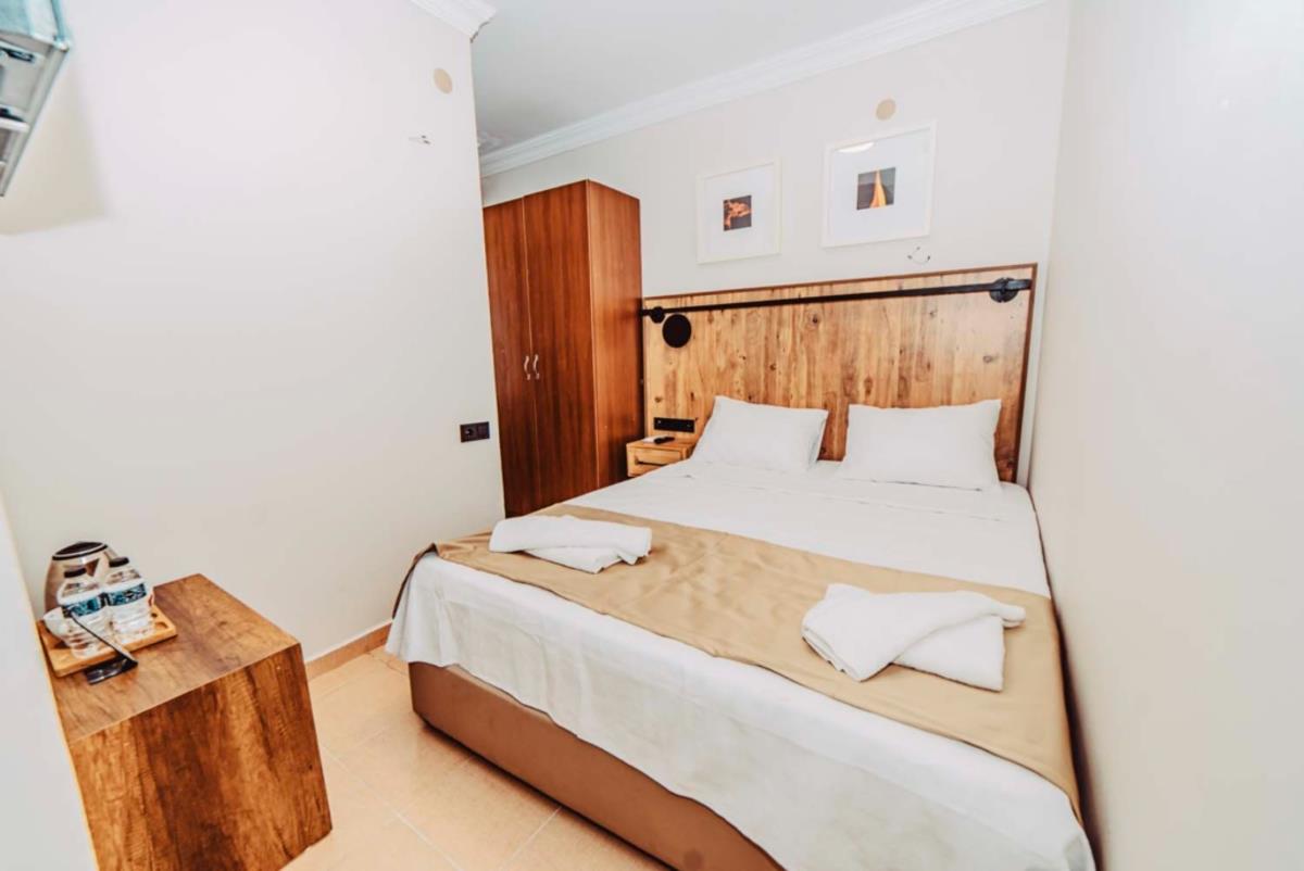 En fazla 2 yetişkin + 1 çocuk veya 1 yetişkin + 1 çocuk.