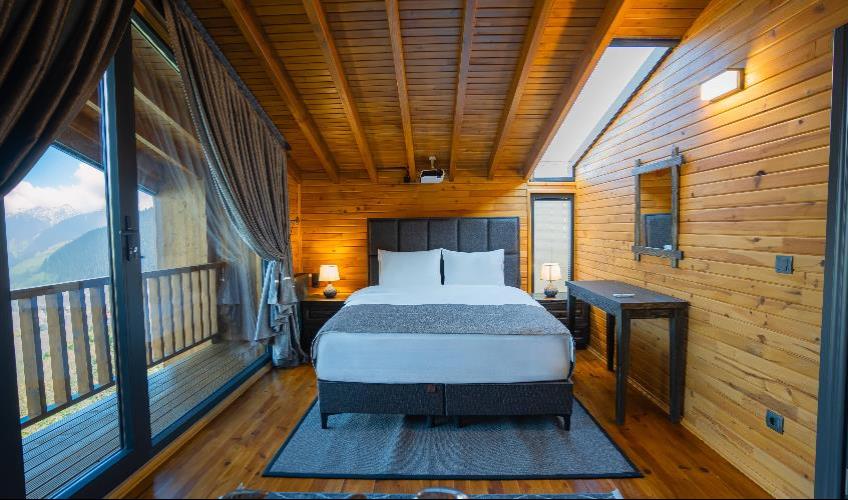 En az 2 yetişkin, En fazla 4 yetişkin + 1 bebek (0-2 yaş).