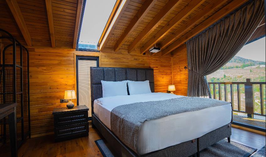 En az 2 yetişkin, En fazla 4 yetişkin + 1 bebek (0-2 yaş).