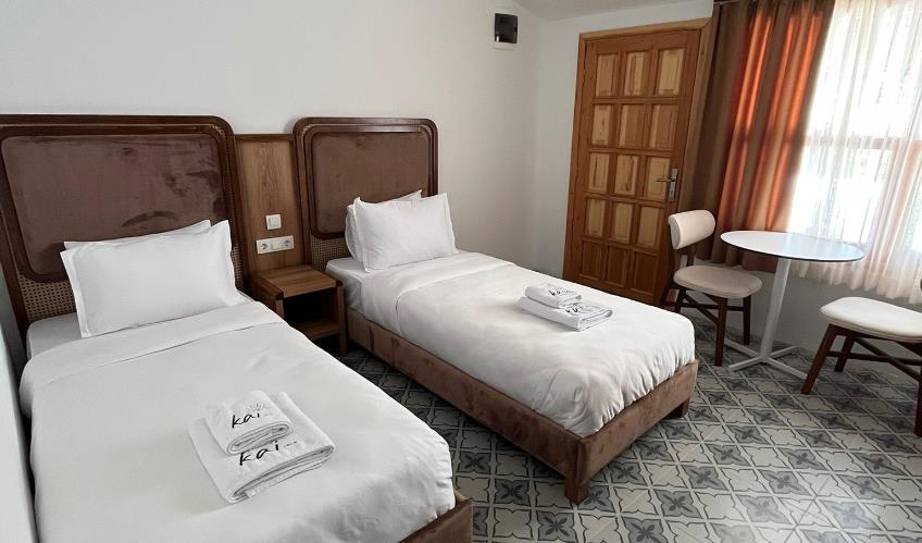 En fazla 2 yetişkin.