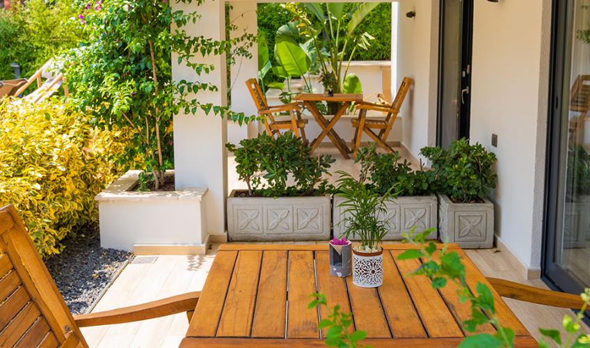 En az 2 yetişkin, En fazla 2 yetişkin.