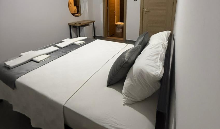 En fazla 2 yetişkin + 1 çocuk veya 1 yetişkin + 1 çocuk.