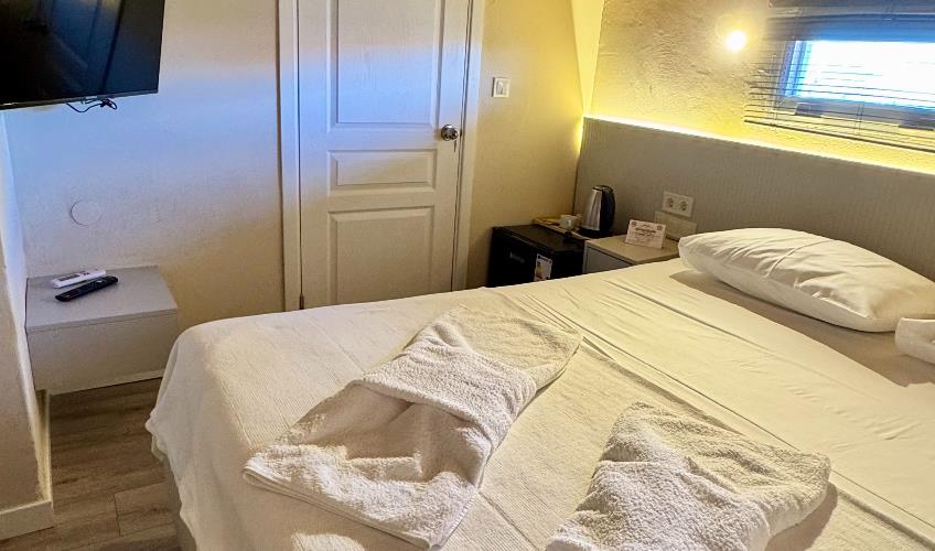 En fazla 2 yetişkin.