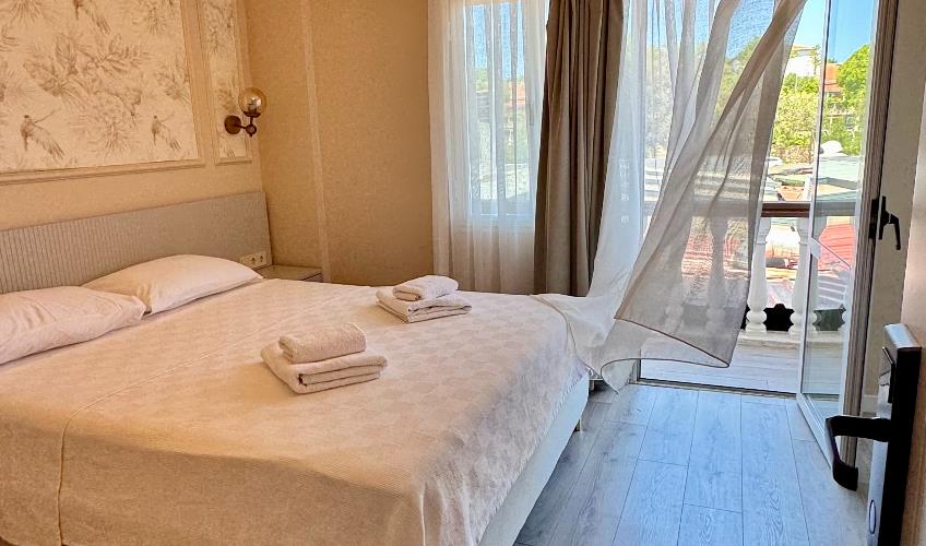 En fazla 2 yetişkin.