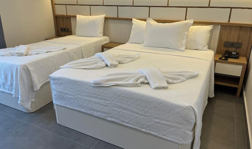 En fazla 3 yetişkin.