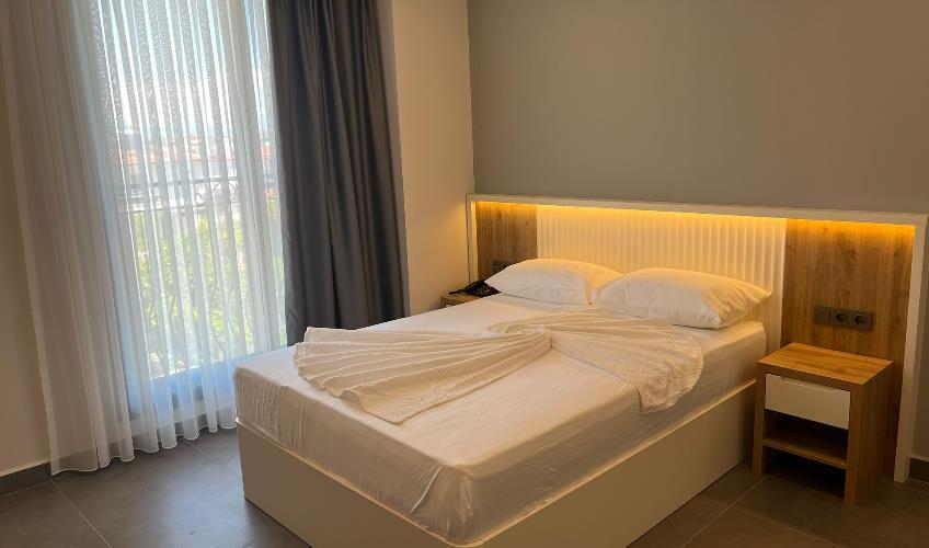 En fazla 2 yetişkin.