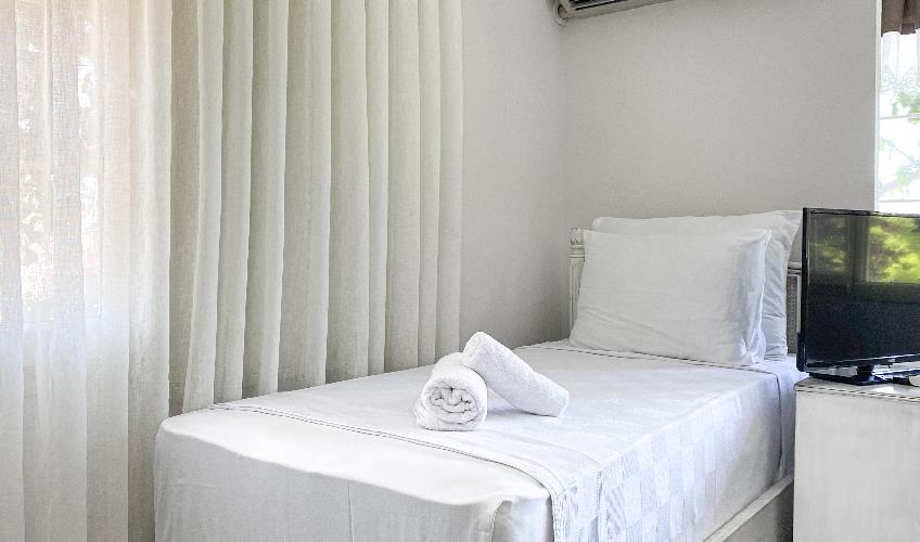 En fazla 4 yetişkin + 1 çocuk + 1 bebek (0-2 yaş) veya 3 yetişkin + 1 çocuk + 1 bebek (0-2 yaş).