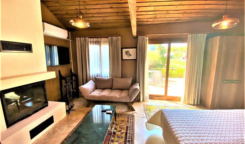 En fazla 2 yetişkin + 1 bebek (0-2 yaş).