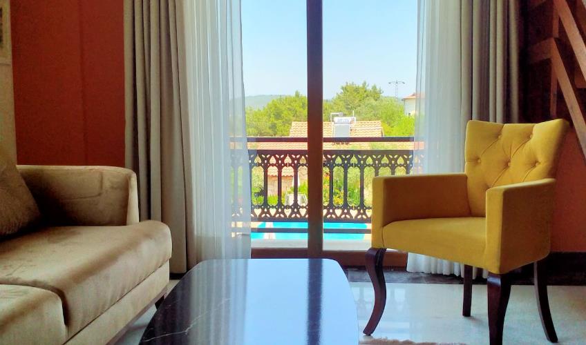 En fazla 4 yetişkin.