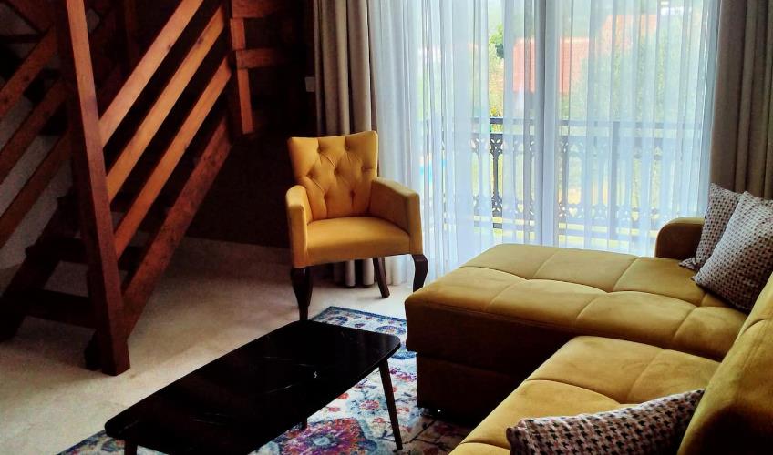 En fazla 4 yetişkin.