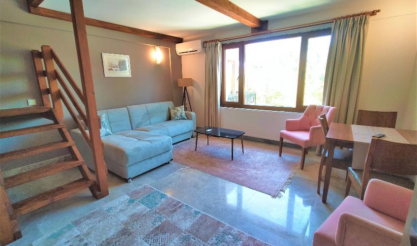 En fazla 4 yetişkin.