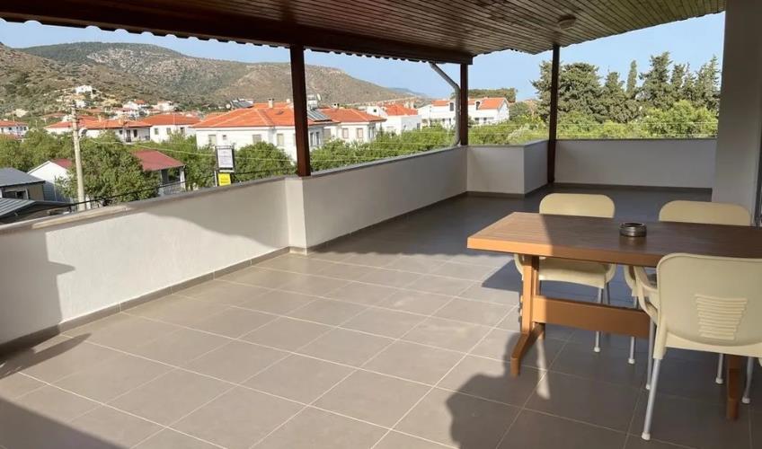 En fazla 4 yetişkin + 2 çocuk veya 3 yetişkin + 2 çocuk.