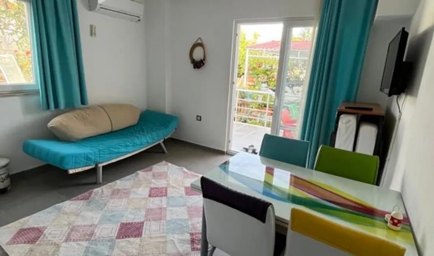 En fazla 4 yetişkin + 2 çocuk veya 3 yetişkin + 2 çocuk.