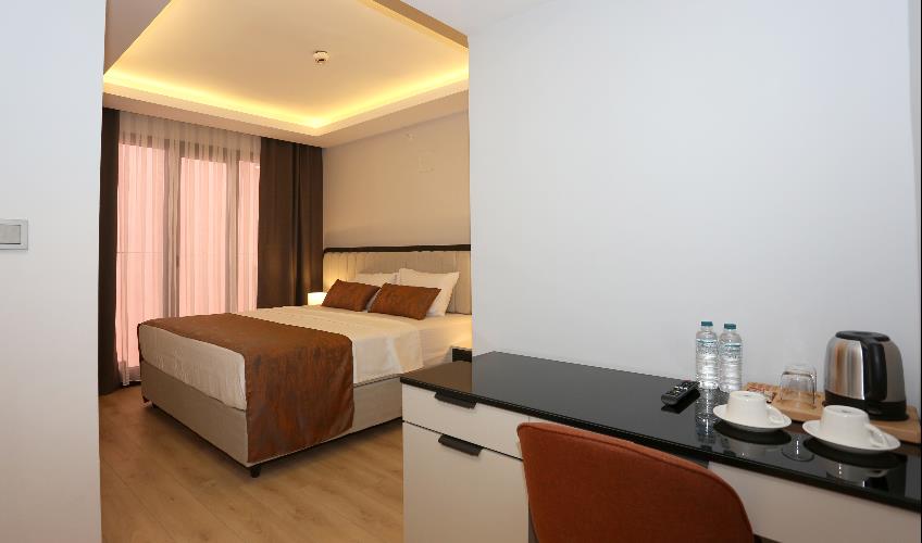 En fazla 2 yetişkin.