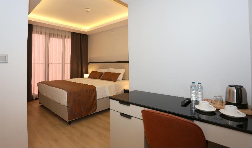 En fazla 2 yetişkin.