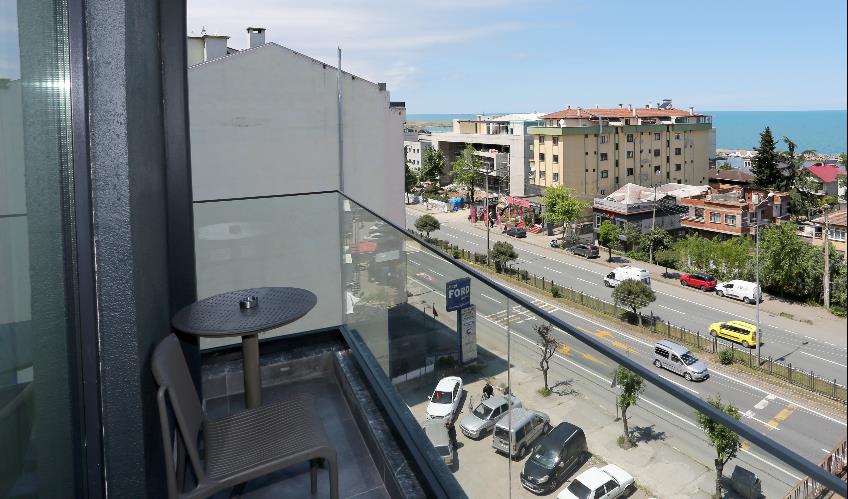 En fazla 3 yetişkin + 1 çocuk veya 2 yetişkin + 1 çocuk.