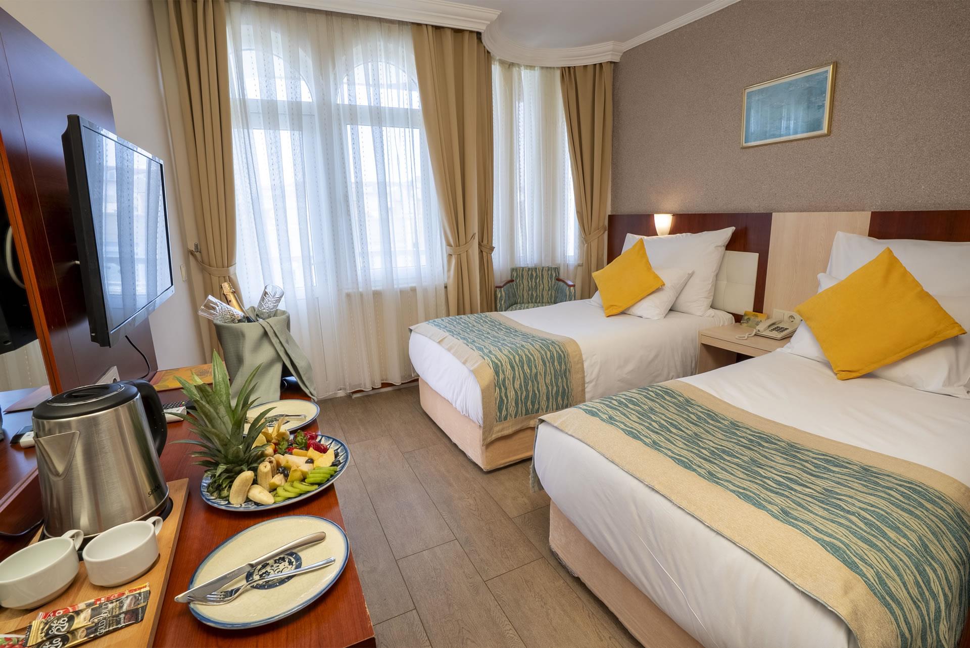 En fazla 2 yetişkin veya 1 yetişkin + 1 çocuk.