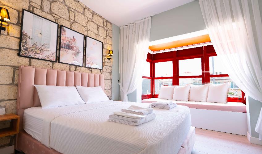 En fazla 2 yetişkin.