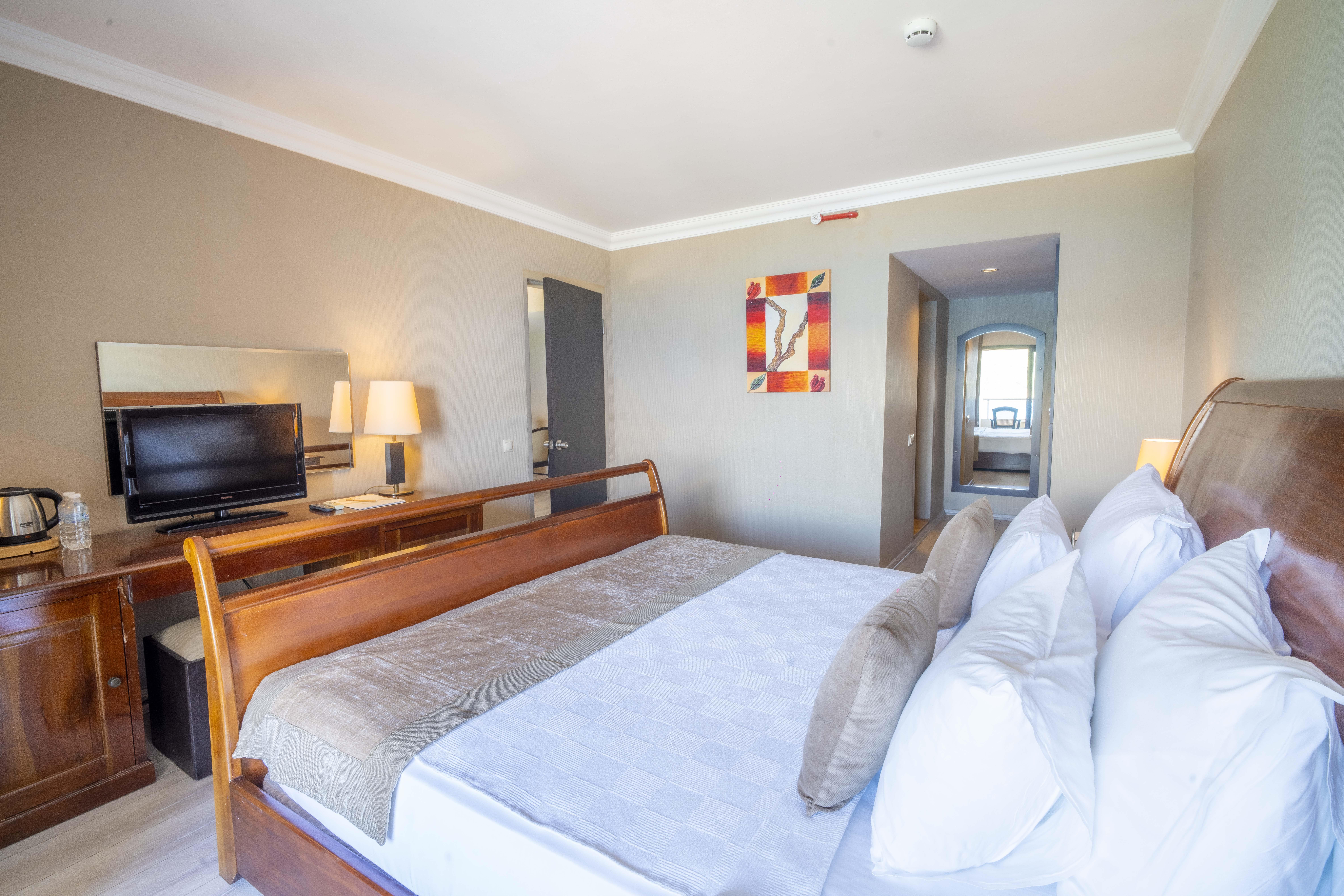 En fazla 4 yetişkin.