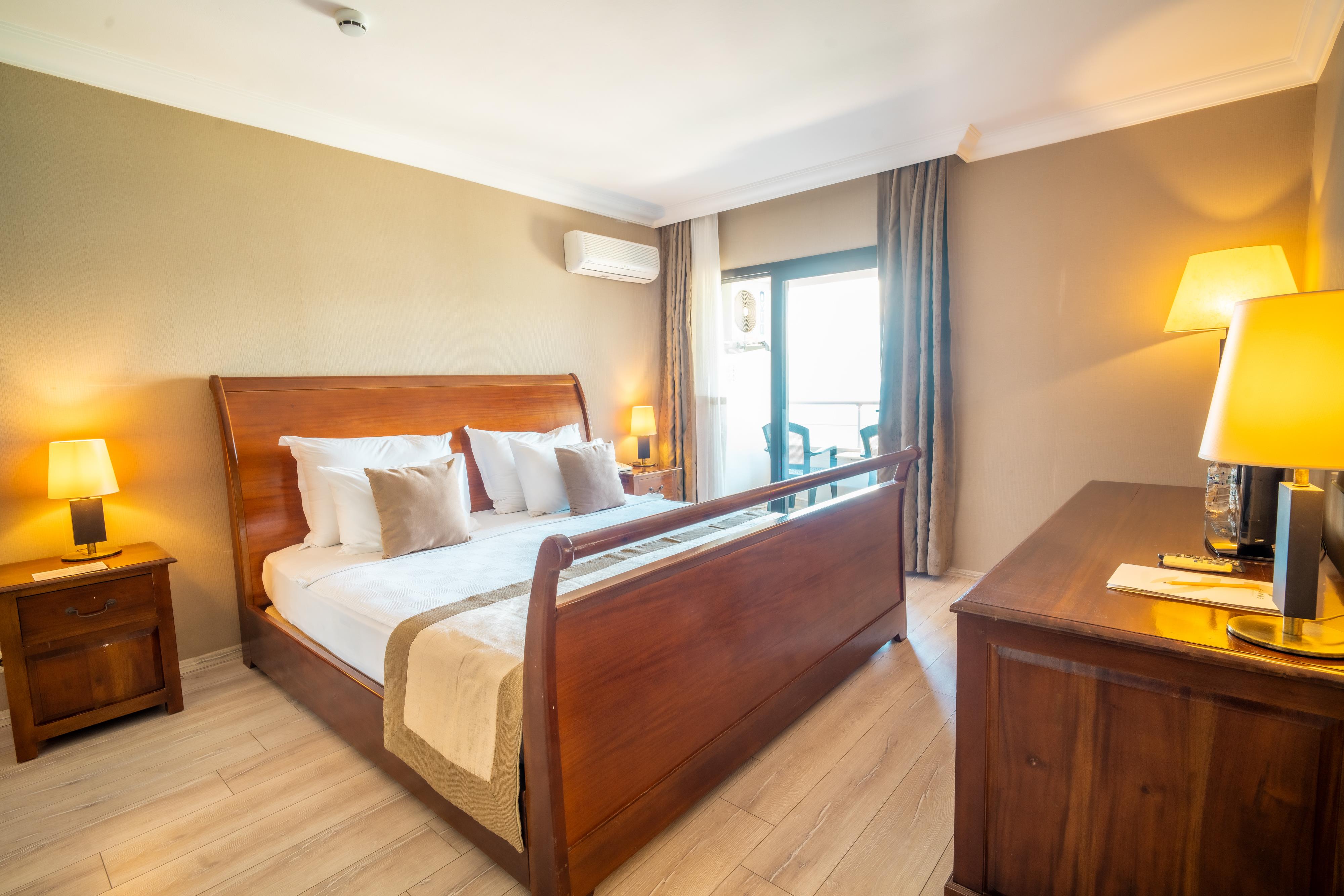 En fazla 4 yetişkin.