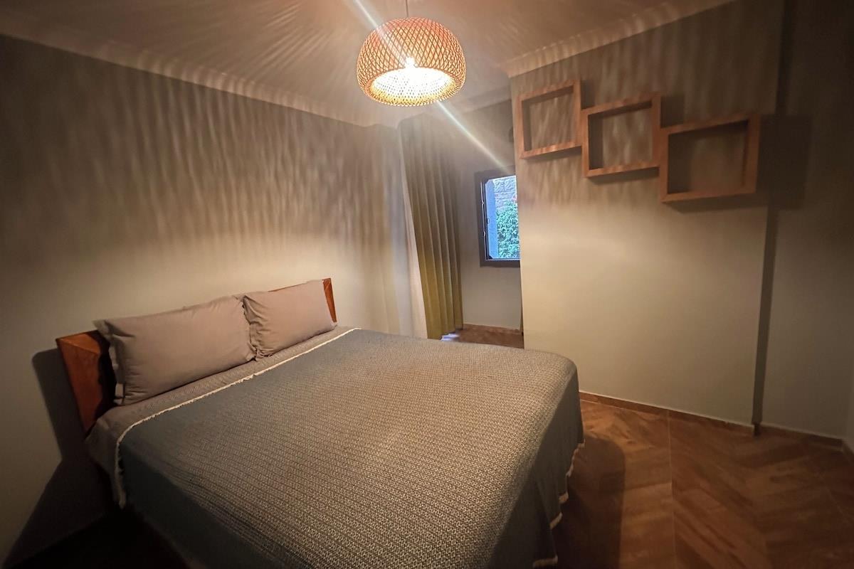 En fazla 2 yetişkin.