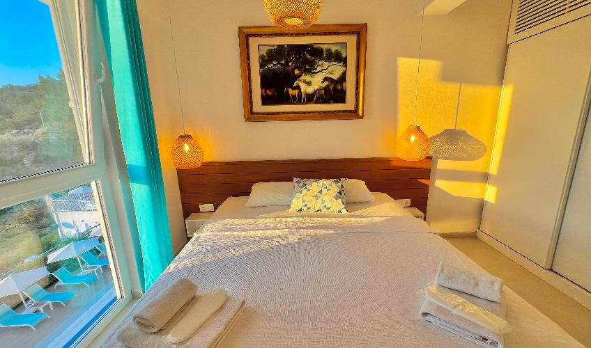 En fazla 2 yetişkin.