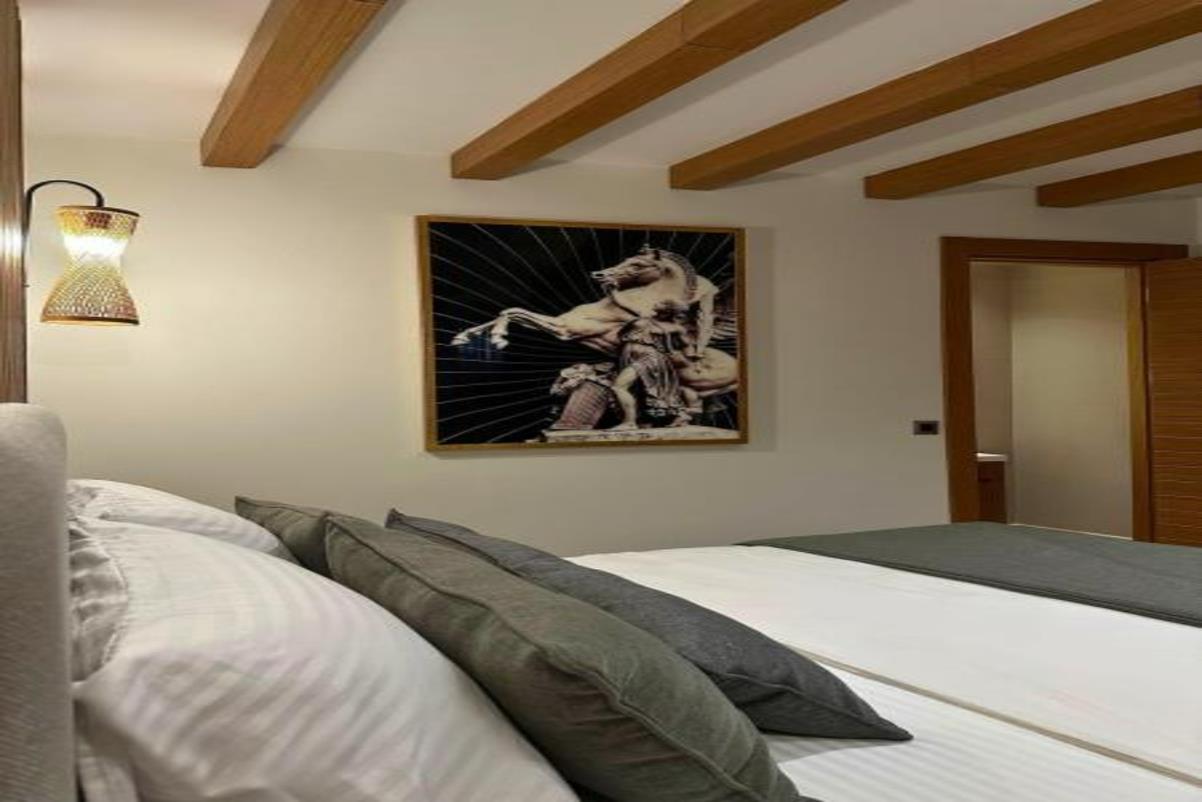 En fazla 2 yetişkin.