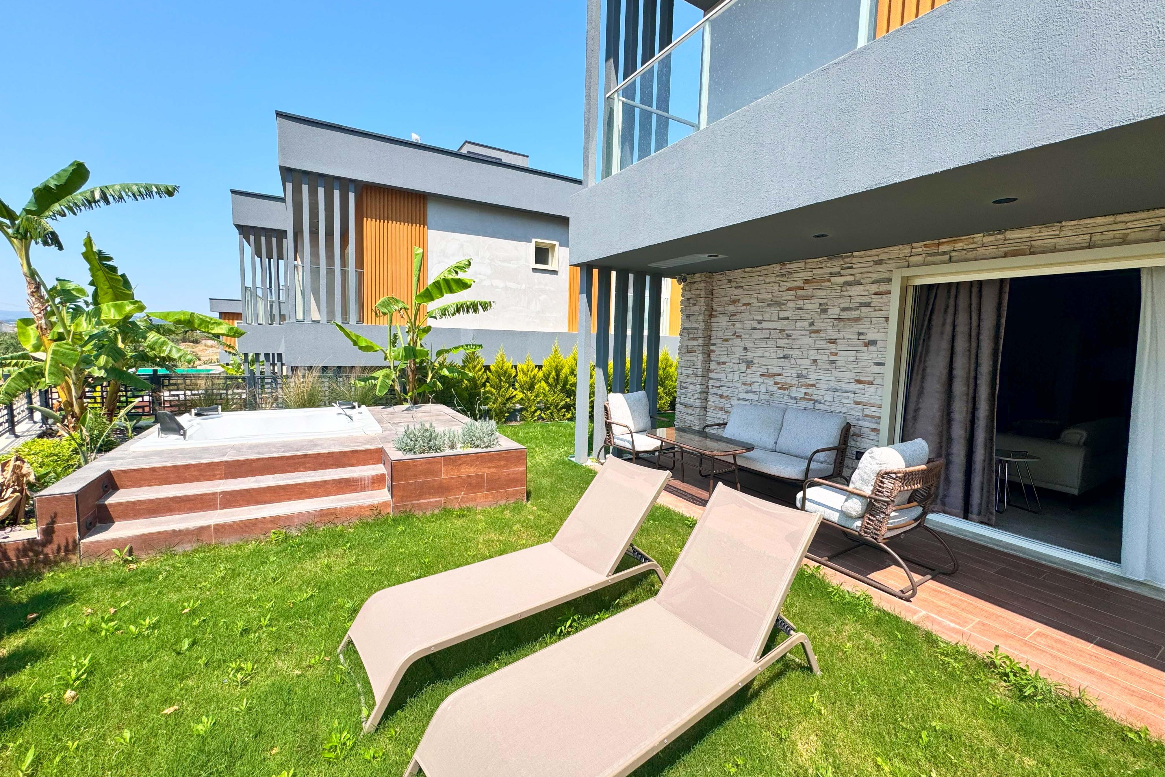 En fazla 4 yetişkin + 2 çocuk veya 3 yetişkin + 2 çocuk.