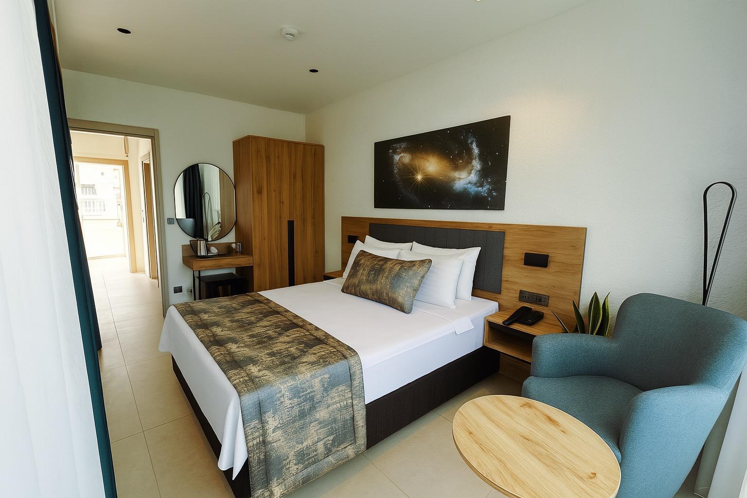 En fazla 3 yetişkin + 1 bebek (0-2 yaş).