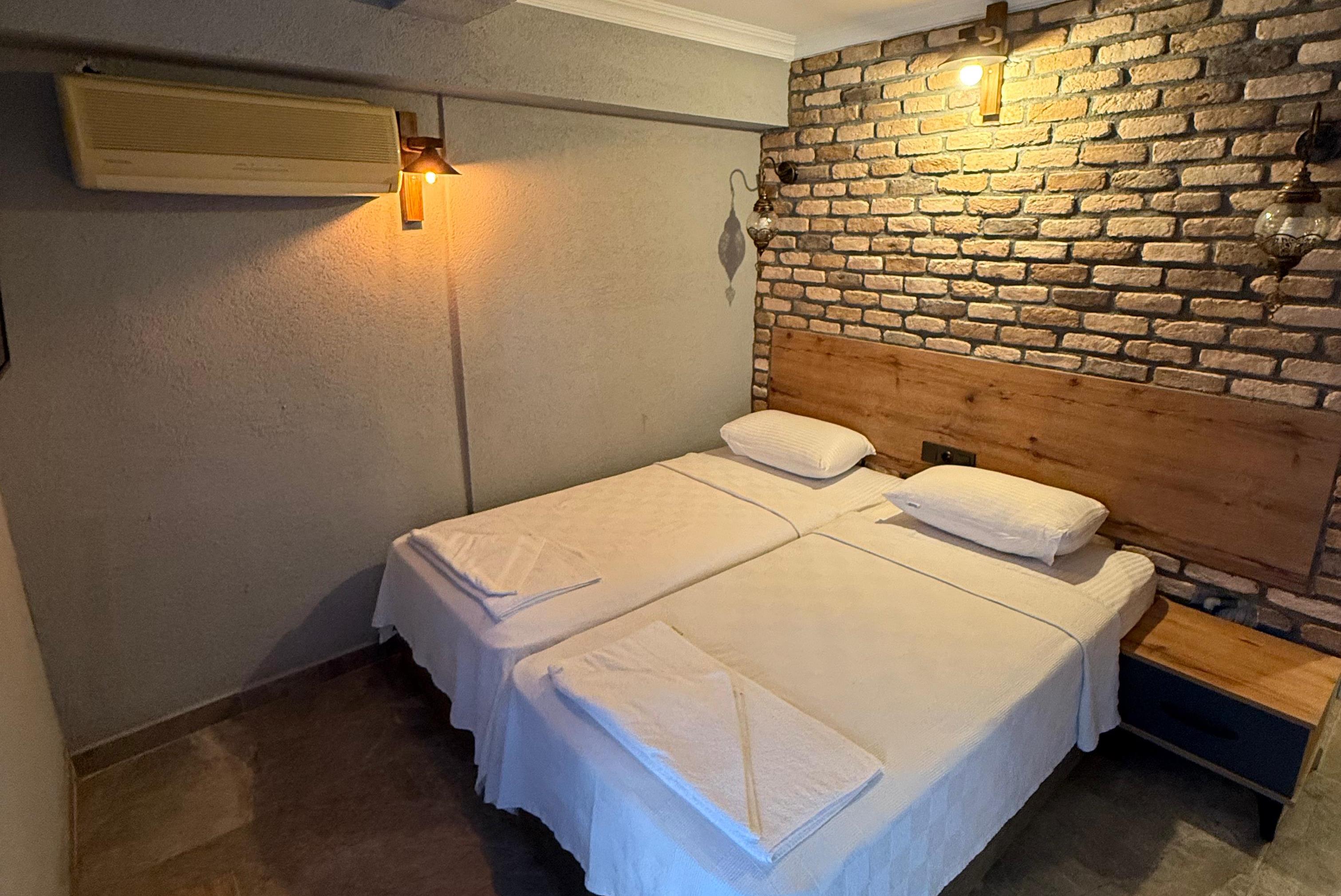 En fazla 2 yetişkin.