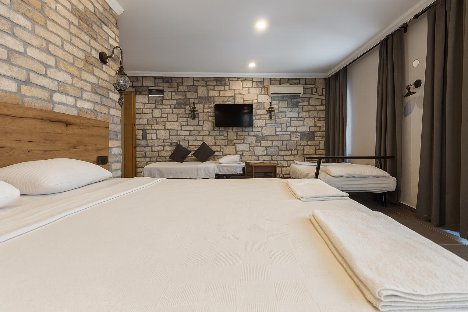 En fazla 4 yetişkin.