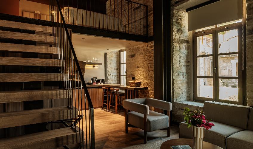 En fazla 3 yetişkin.