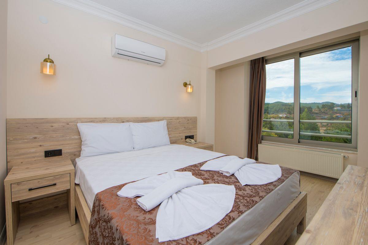 En fazla 2 yetişkin.