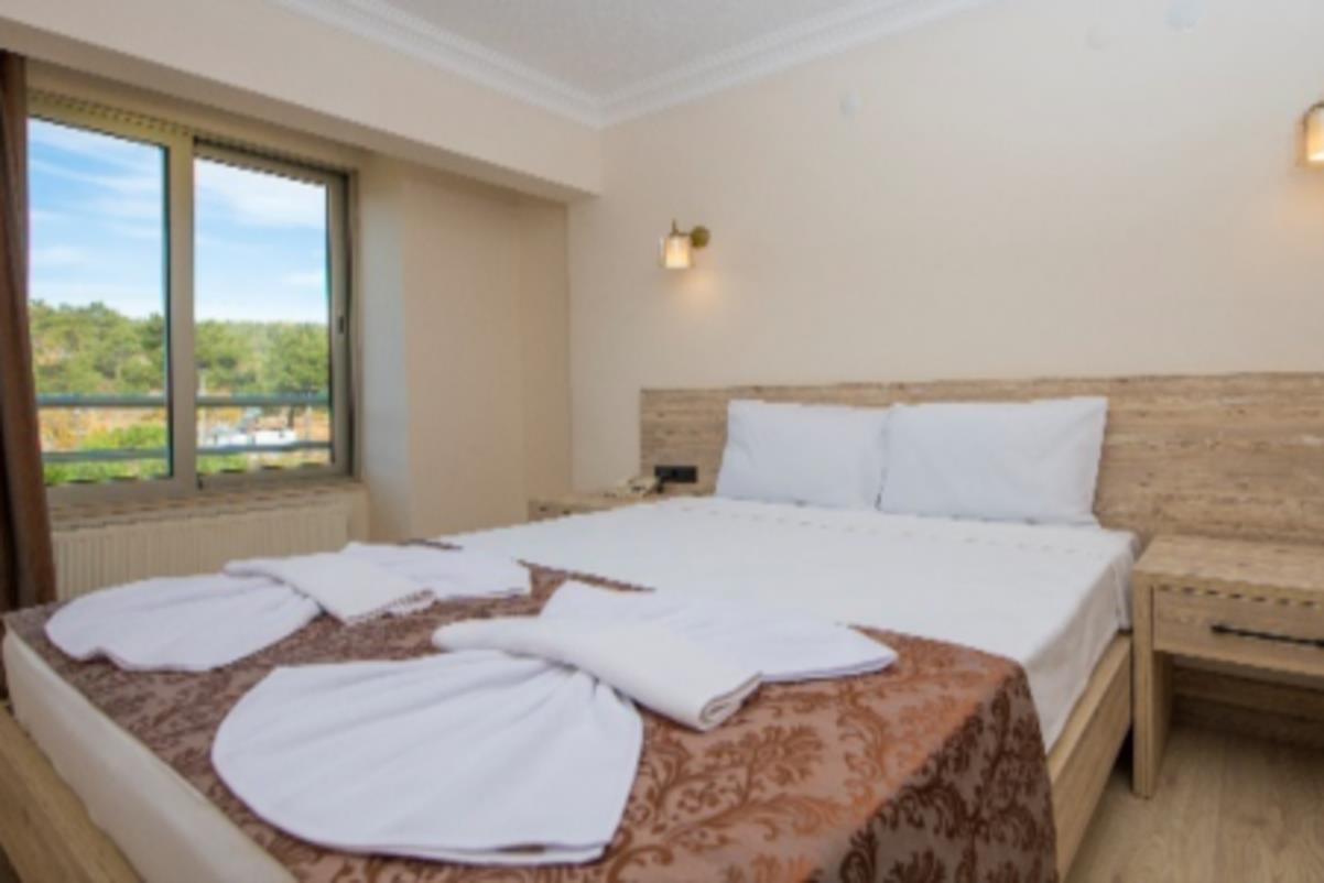 En fazla 2 yetişkin.